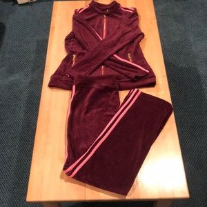 Women’s sweatshirt and sweatpants